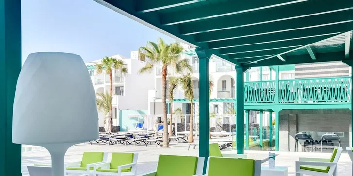 Na Kanáry letecky: 4* adults only hotel 150 metrů od pláže, strava, infinity bazén