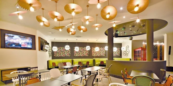 Na Kanáry letecky: 4* adults only hotel 150 metrů od pláže, strava, infinity bazén