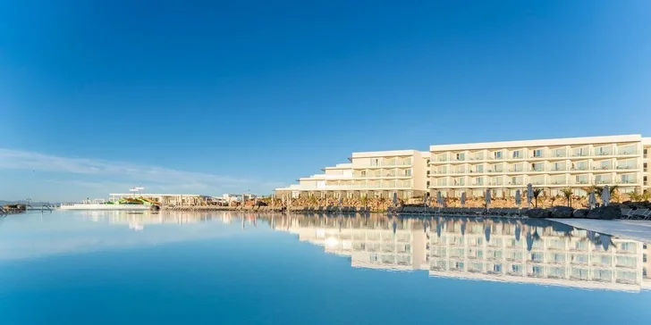Dovolená na Lanzarote: 4* hotel s polopenzí nebo all inclusive, vč. letenek, cca 100 m od pláže