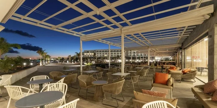Dovolená na Lanzarote: 4* hotel s polopenzí nebo all inclusive, vč. letenek, cca 100 m od pláže