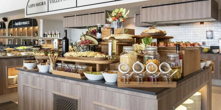 Dovolená na Lanzarote: 4* hotel s polopenzí nebo all inclusive, vč. letenek, cca 100 m od pláže