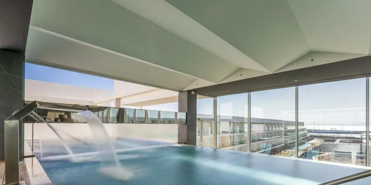 Dovolená na Lanzarote: 4* hotel s polopenzí nebo all inclusive, vč. letenek, cca 100 m od pláže