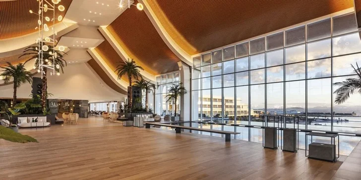 Dovolená na Lanzarote: 4* hotel s polopenzí nebo all inclusive, vč. letenek, cca 100 m od pláže