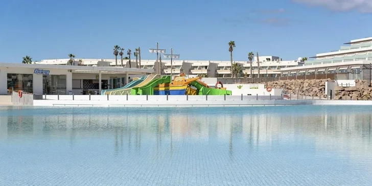 Dovolená na Lanzarote: 4* hotel s polopenzí nebo all inclusive, vč. letenek, cca 100 m od pláže
