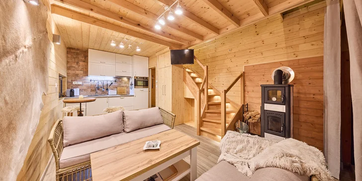Krásný resort u lesní plovárny v Mladých Bukách na úpatí Krkonoš: koupání, turistika i lyžování na dosah