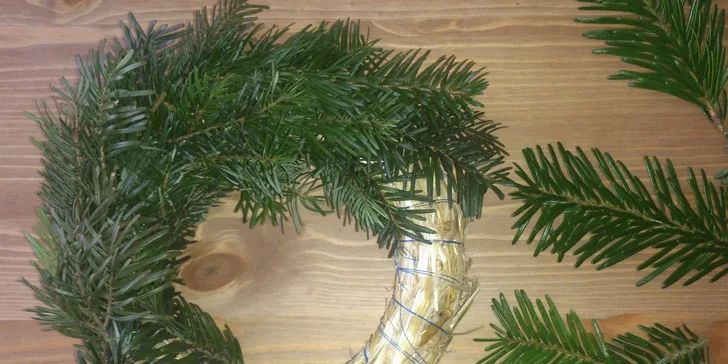 Připravte si vánoční výzdobu: workshop výroby adventních svícnů a věnců pro 1 až 2 osoby