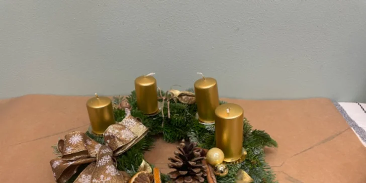Připravte si vánoční výzdobu: workshop výroby adventních svícnů a věnců pro 1 až 2 osoby