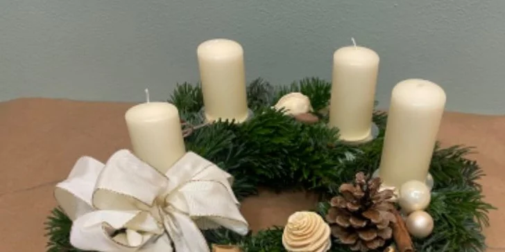 Připravte si vánoční výzdobu: workshop výroby adventních svícnů a věnců pro 1 až 2 osoby