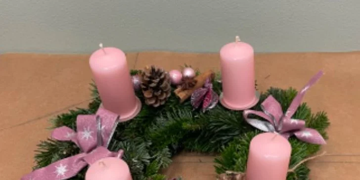 Připravte si vánoční výzdobu: workshop výroby adventních svícnů a věnců pro 1 až 2 osoby