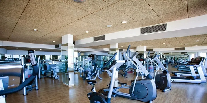 Letecky na Tenerife: 4* hotel Landmar Costa Los Gigantes Family Resort, all inclusive, bazény i tobogán