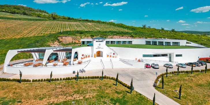 Tokajský klenot: luxusní ubytování v italském stylu mezi vinicemi, bohaté snídaně a degustace