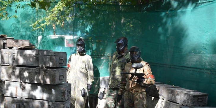 Dobijte adrenalin: 3 hodiny paintballu s výbavou, kuličkama i pizzou