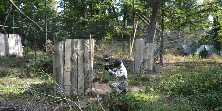 Dobijte adrenalin: 3 hodiny paintballu s výbavou, kuličkama i pizzou