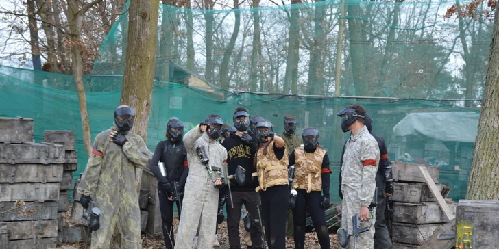 Dobijte adrenalin: 3 hodiny paintballu s výbavou, kuličkama i pizzou
