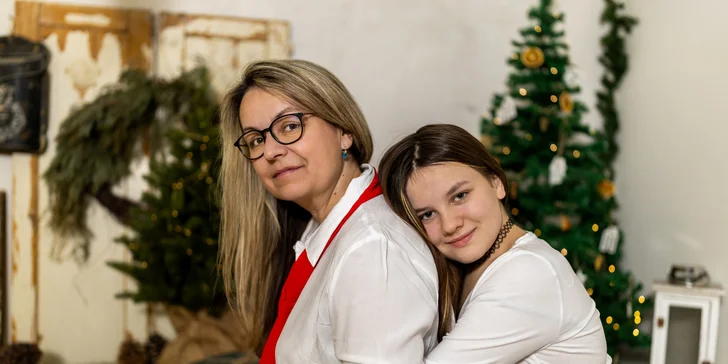 Exteriérové nebo ateliérové focení: portrétní, párové, rodinné i s mazlíčkem, 5–12 fotografií