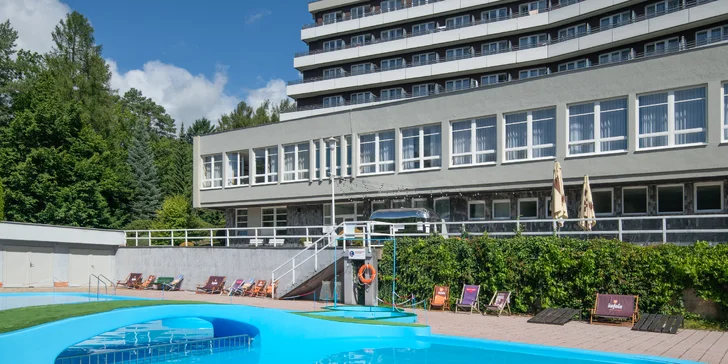 Relaxační pobyt v Rožnově pod Radhoštěm: snídaně či polopenze, sauna a bazény, masáž i koupel