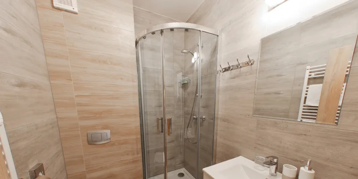 Moderní hotel přímo na břehu Oravské přehrady s polopenzí i slevou na plavbu lodí