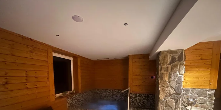 Relax v Podkrkonoší: privátní wellness pro 2 osoby až na 180 minut, sauna, vířivka, občerstvení