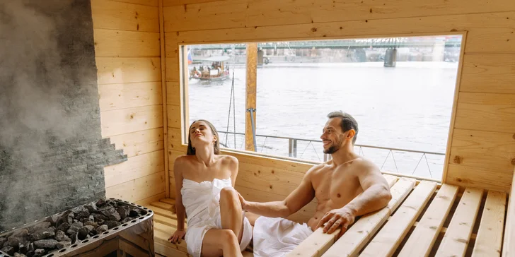 2 hodiny v sauně na Vltavě: relax pro 1-2 osoby s výhledem na Vyšehrad