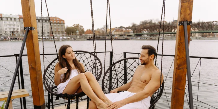 2 hodiny v sauně na Vltavě: relax pro 1-2 osoby s výhledem na Vyšehrad