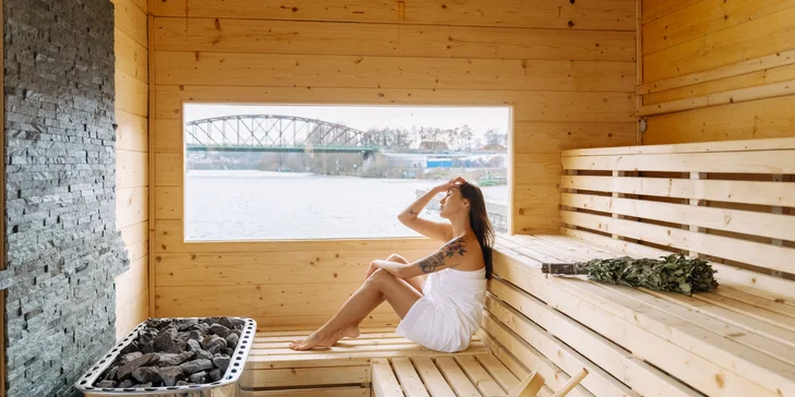 2 hodiny v sauně na Vltavě: relax pro 1-2 osoby s výhledem na Vyšehrad