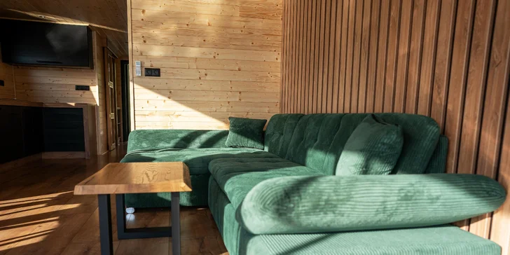 Houseboat na Proboštském jezeře: dvě terasy, kompletní vybavení i možnost sauny