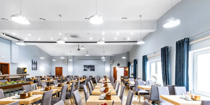 Pobyt v Plzni pro jednoho i rodinu: 4* hotel se snídaní, svařák a sladké občerstvení i sleva na tenis