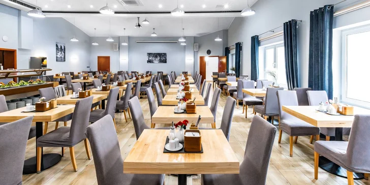 Pobyt v Plzni pro jednoho i rodinu: 4* hotel se snídaní, svařák a sladké občerstvení i sleva na tenis
