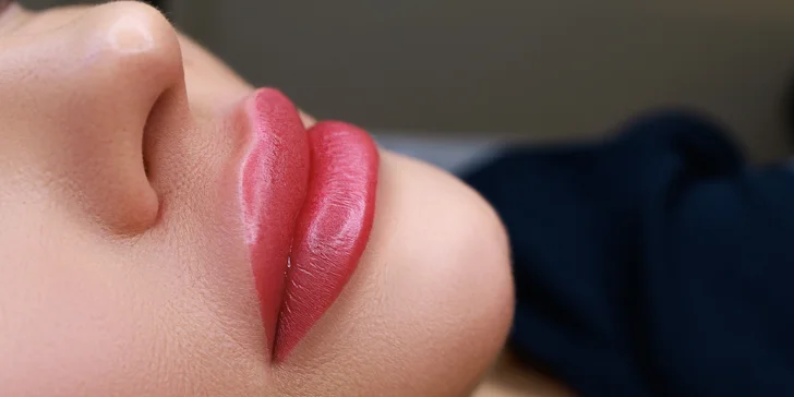 Permanentní make-up obočí a rtů: Zbavte se starostí a buďte krásná bez práce