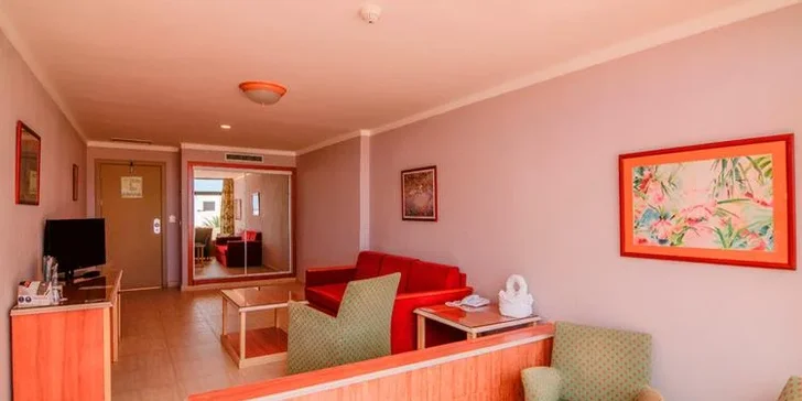 Dovolená na Lanzarote: 4* hotel s polopenzí nebo all inclusive, bazény i let