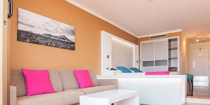 Dovolená na Lanzarote: 4* hotel s polopenzí nebo all inclusive, bazény i let