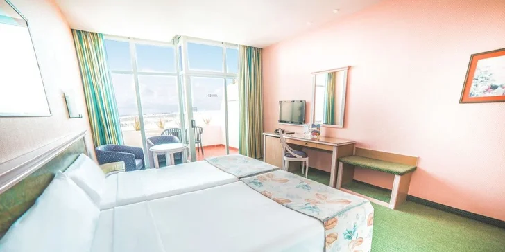 Dovolená na Lanzarote: 4* hotel s polopenzí nebo all inclusive, bazény i let