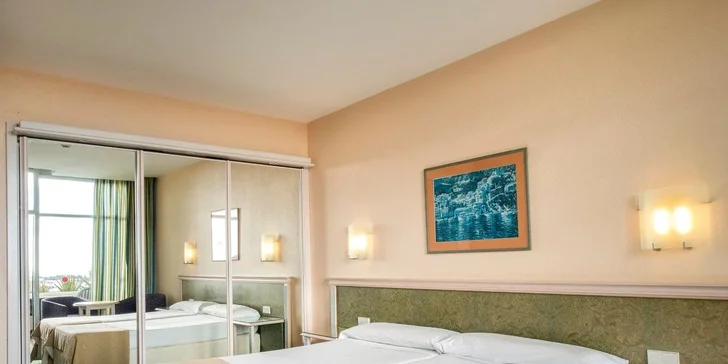 Dovolená na Lanzarote: 4* hotel s polopenzí nebo all inclusive, bazény i let