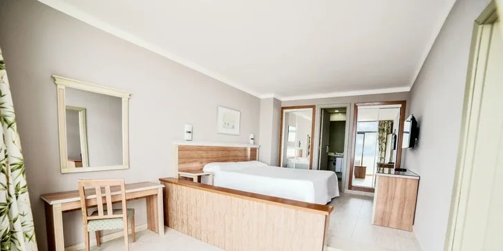 Dovolená na Lanzarote: 4* hotel s polopenzí nebo all inclusive, bazény i let