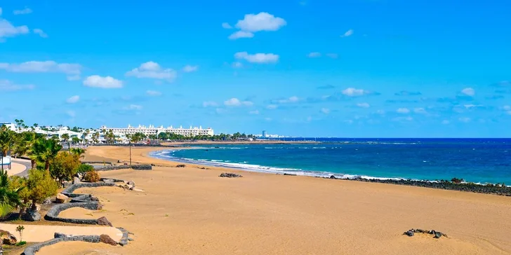 Dovolená na Lanzarote: 4* hotel s polopenzí nebo all inclusive, bazény i let