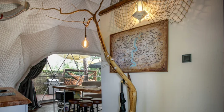Glamping u pláže na Slapech: snídaně i privátní vířivka a venkovní sauna