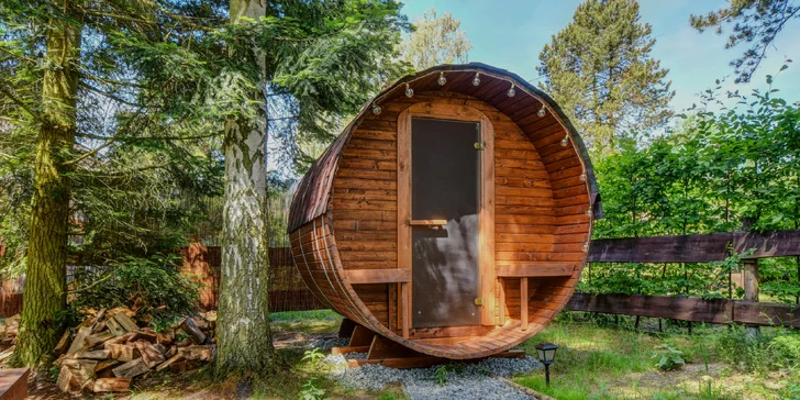 Glamping u pláže na Slapech: snídaně i privátní vířivka a venkovní sauna