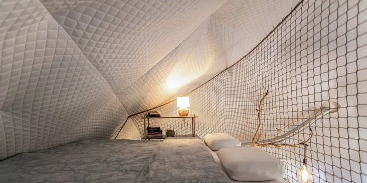 Glamping u pláže na Slapech: snídaně i privátní vířivka a venkovní sauna