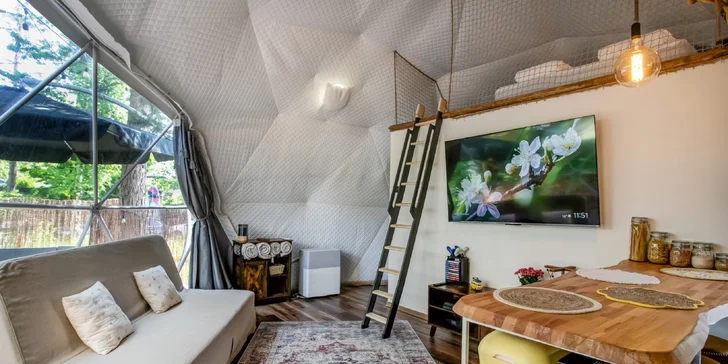 Glamping u pláže na Slapech: snídaně i privátní vířivka a venkovní sauna