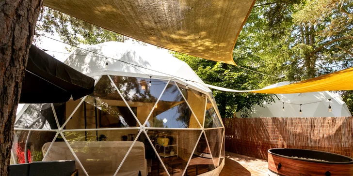 Glamping u pláže na Slapech: snídaně i privátní vířivka a venkovní sauna