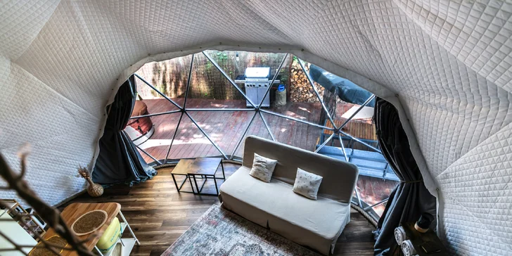 Glamping u pláže na Slapech: snídaně i privátní vířivka a venkovní sauna