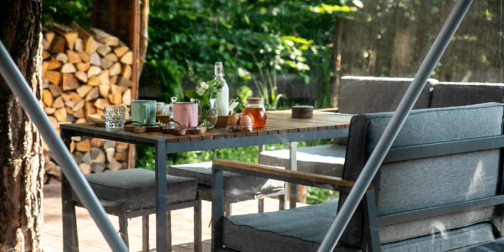 Glamping u pláže na Slapech: snídaně i privátní vířivka a venkovní sauna