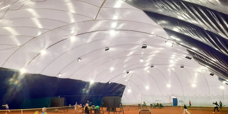 Osvojte si základy tenisu: trénink s profíkem i výběr rakety na míru, 60 minut