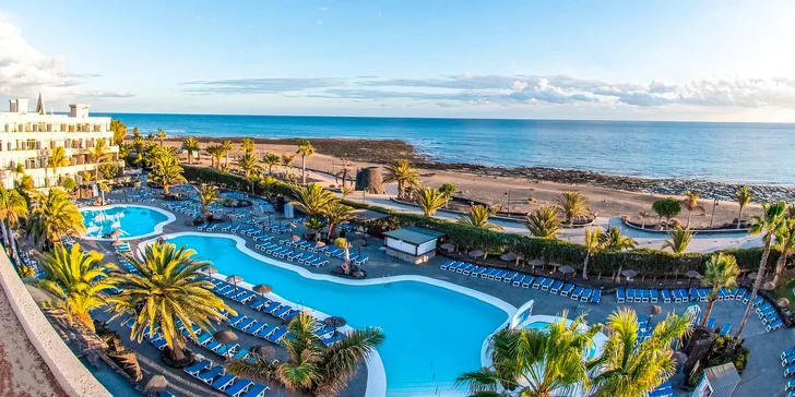 Dovolená na Lanzarote: 4* hotel s polopenzí nebo all inclusive, bazény i let
