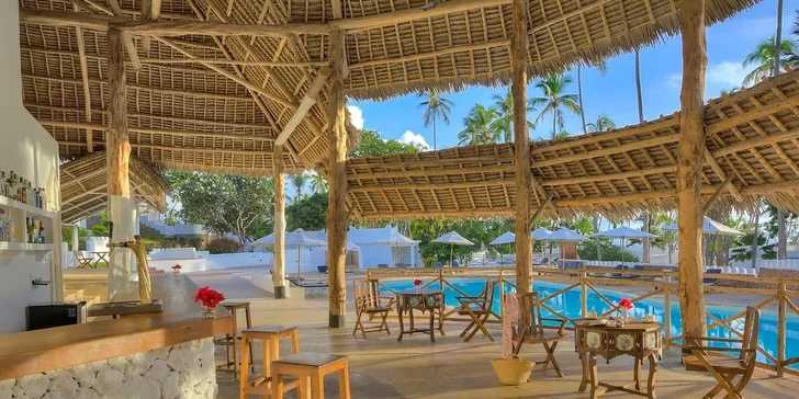 Zanzibar: hotel Diamonds Mapenzi Beach Club**** u pláže, all inclusive, bazény i let dreamlinerem