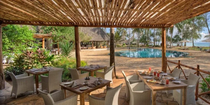 Letecky na Zanzibar: 5* hotel Bluebay Beach Resort přímo u pláže, all inclusive, bazén