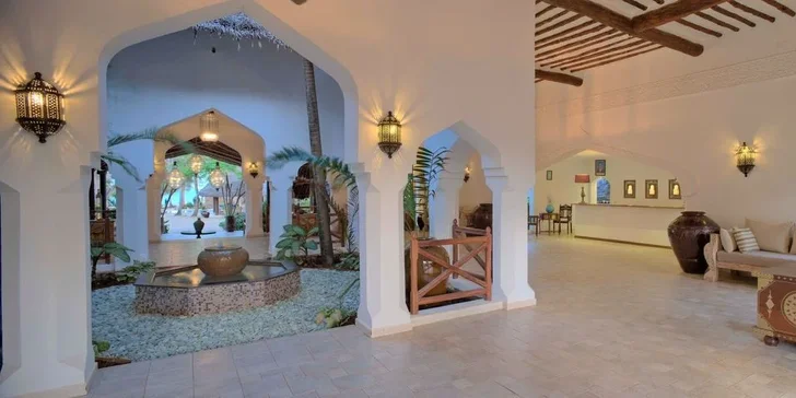 Letecky na Zanzibar: 5* hotel Bluebay Beach Resort přímo u pláže, all inclusive, bazén