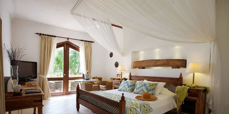 Letecky na Zanzibar: 5* hotel Bluebay Beach Resort přímo u pláže, all inclusive, bazén