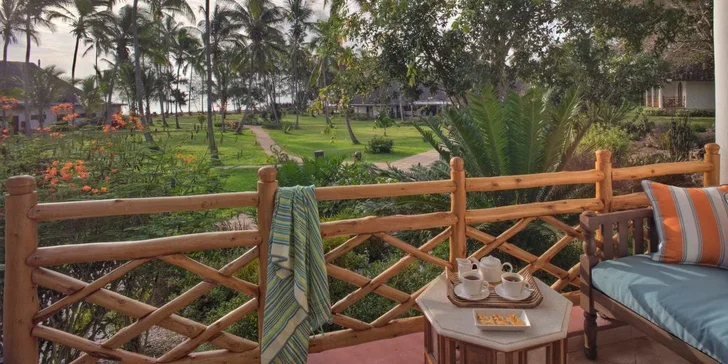 Letecky na Zanzibar: 5* hotel Bluebay Beach Resort přímo u pláže, all inclusive, bazén