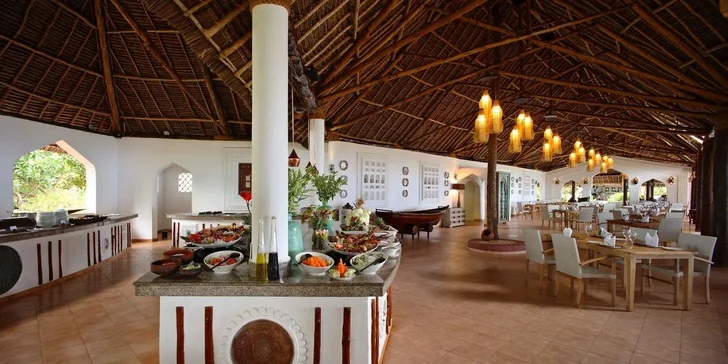 Letecky na Zanzibar: 5* hotel Bluebay Beach Resort přímo u pláže, all inclusive, bazén